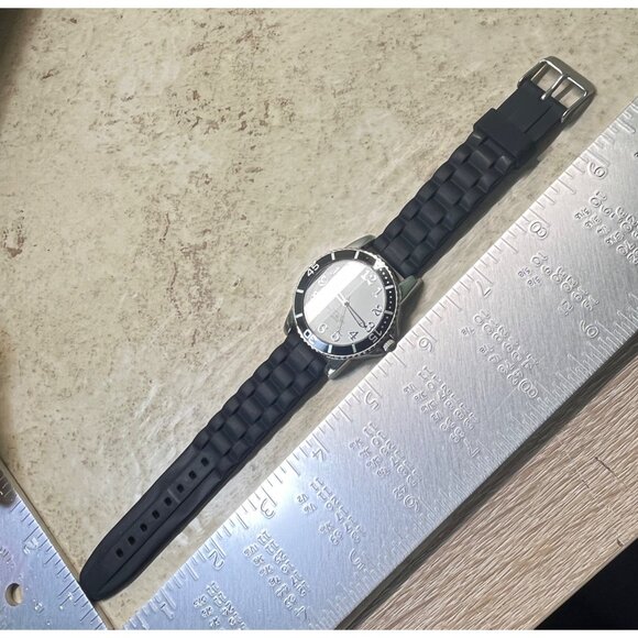 Modern Black Silicone Watch Unisex Quartz Water Resistant Silver Tone - Picture 4 of 8